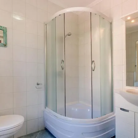 Villa Palazzo Limone With Pool By Guide