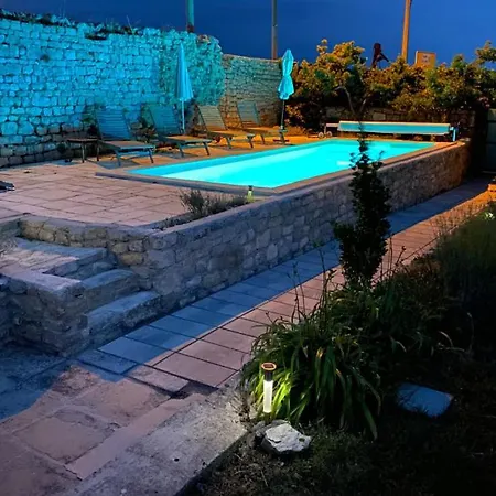 Villa Palazzo Limone With Pool By Guide