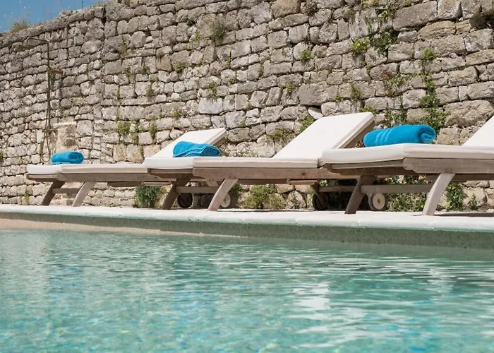 Palazzo Limone With Pool By Guide Villa