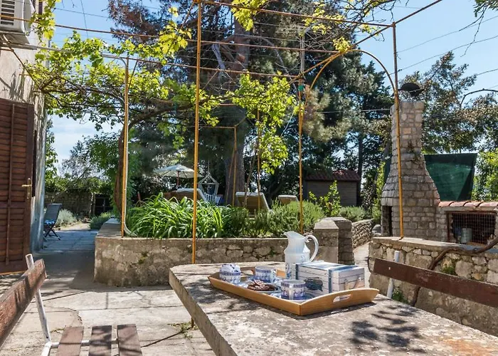 Villa Palazzo Limone With Pool By Guide Nerezine