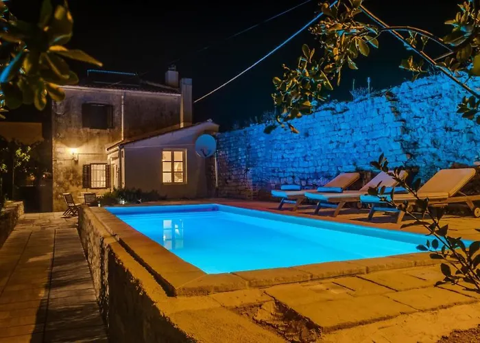 Palazzo Limone With Pool By Guide Villa Nerezine