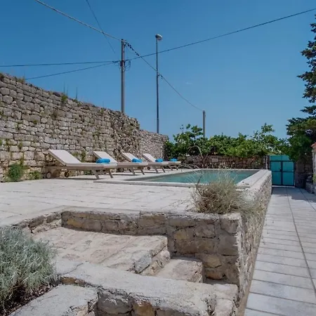 Villa Palazzo Limone With Pool By Guide Nerezine