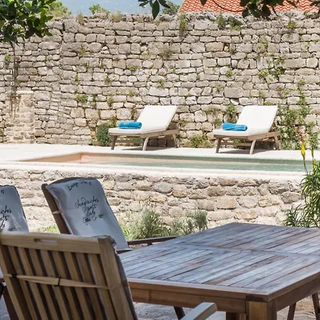 Palazzo Limone With Pool By Guide Villa Nerezine