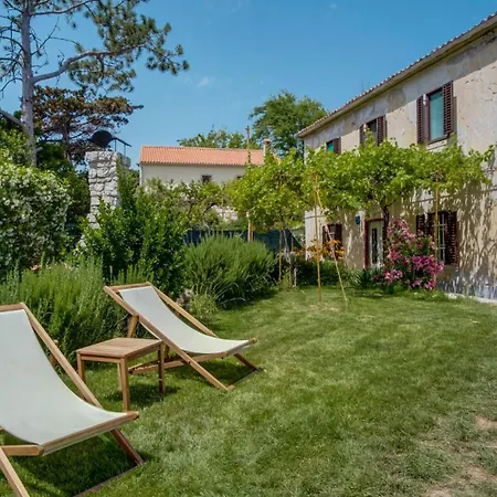 Palazzo Limone With Pool By Guide Villa