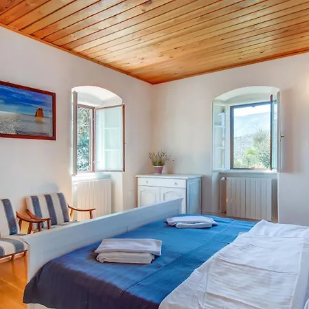 Villa Palazzo Limone With Pool By Guide *
