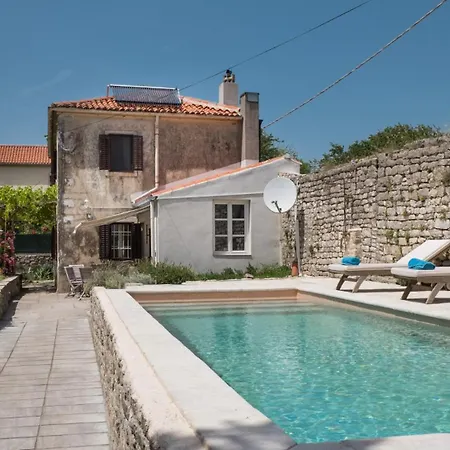 Palazzo Limone With Pool By Guide Villa