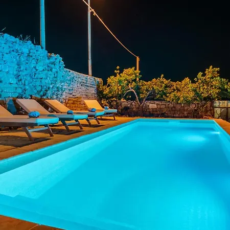 Palazzo Limone With Pool By Guide