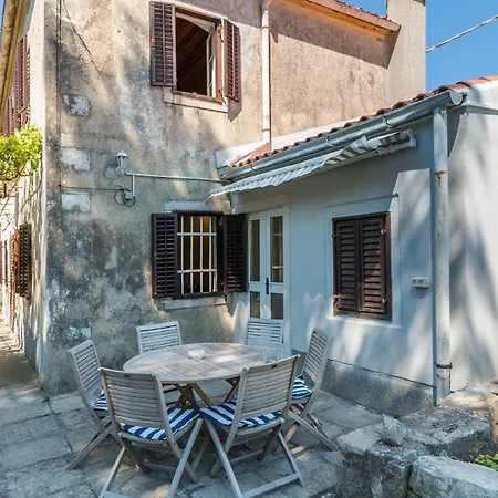 Villa Palazzo Limone With Pool By Guide