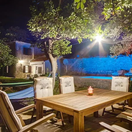 Palazzo Limone With Pool By Guide Villa Nerezine