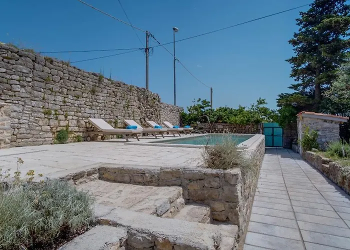 Villa Palazzo Limone With Pool By Guide Nerezine