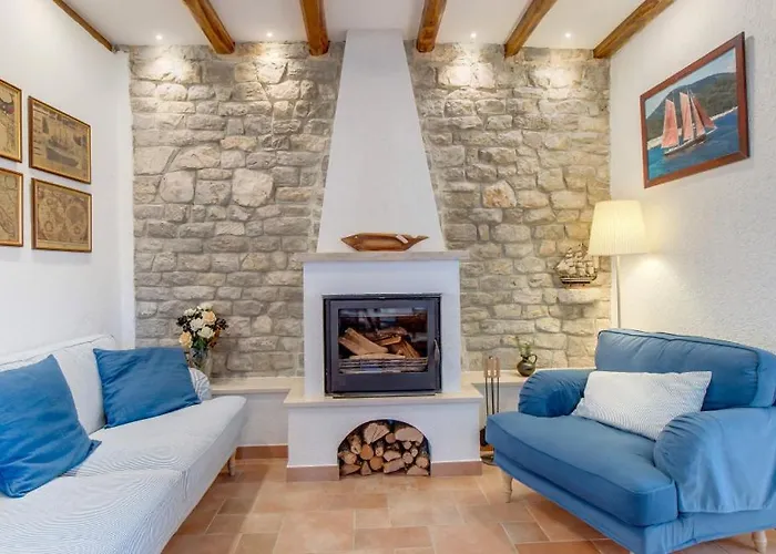 Villa Palazzo Limone With Pool By Guide
