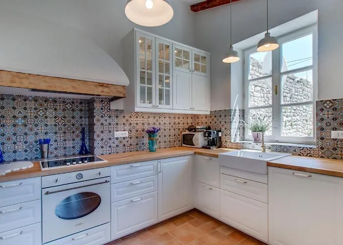 Palazzo Limone With Pool By Guide Villa Nerezine