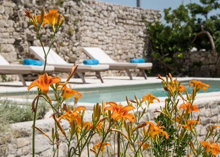 Villa Palazzo Limone With Pool By Guide Nerezine
