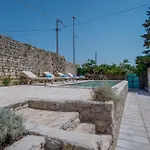 Vila Palazzo Limone With Pool By Guide Nerezine