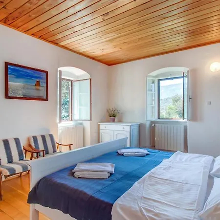 Palazzo Limone With Pool By Guide Vilă Osor