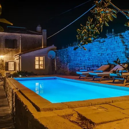Palazzo Limone With Pool By Guide Villa Nerezine