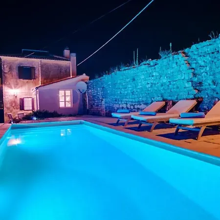 Palazzo Limone With Pool By Guide * Nerezine