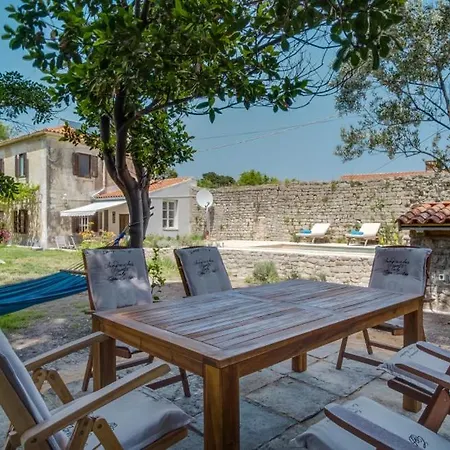 Palazzo Limone With Pool By Guide