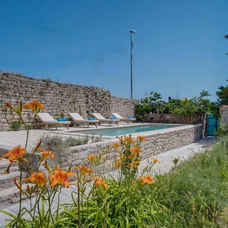 Palazzo Limone With Pool By Guide Vilă *